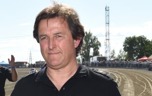 man väljer att korta ner straffet till 10 års avstängning