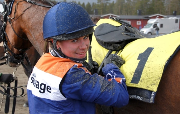 Malin Viklund nöjer sig inte med att stå vid sidan