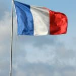 Halmstadlärling vann i Paris! Halmstad-lärlingen Stian Stoum vann ett lopp på Vincennes-banan i Paris under tisdagen. Han styrde in valacken Benuro d’Auvillier till seger hur enkelt som helst från ledningen. Det var i lärlingsloppet Prix European Trotting Schools Assocation som det blev Stian Stoum som fick vinna och triumfen var värd cirka 220 000 kronor. Han jobbar till vardags hos Jerry Riordan och Benuro d’Auvillier stod i en klass för sig. Ifrån ledningen ryckte hästen åt sig flera längders ledning och vann enkelt på tiden 1.14,0/2100 meter autostart.