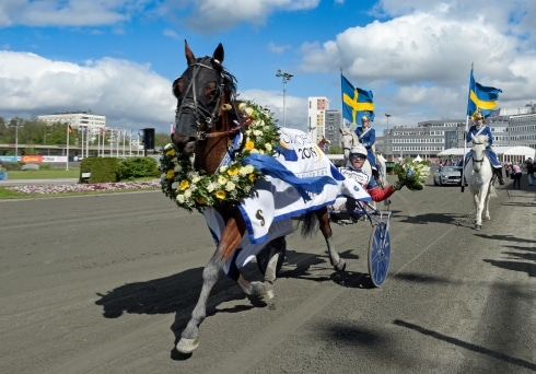 en travhjälte lägger skorna på hyllan