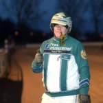 Inför V86: Spännande på Solvalla för Stenströmer ulf stenstromer tummen upp efter segern med great time trot 1440x962 jpg