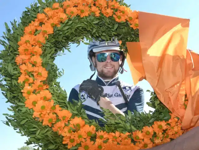 magnus a djuse genom lagerkrans efter segern med arding 1440x1089 jpg