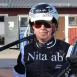 Inför V75 (söndag): Skoglunds talang gör som han vill i Svenskt Kallblodskriterium? robert skoglund solglasogon 1440x892 jpg