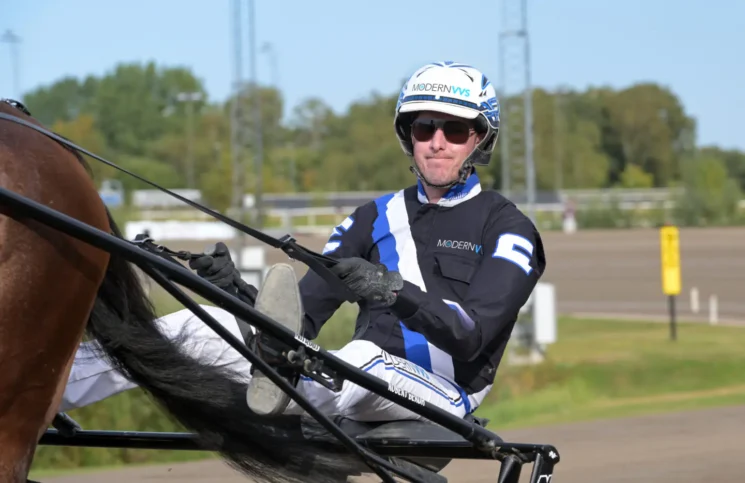 christoffer eriksson i sulky 2 1440x931 jpg (1)