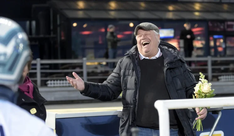roger walmann skrattar i vinnarcirkeln 1440x841 jpg