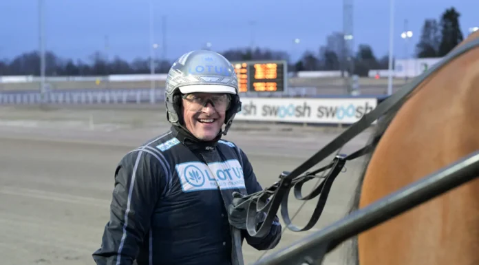 Inför V85 BOLLNÄS: Heta chanser för formstarka Bergh – ”Roligt att åka med så många bra” robert bergh glad efter v85 segern 1440x955 jpg