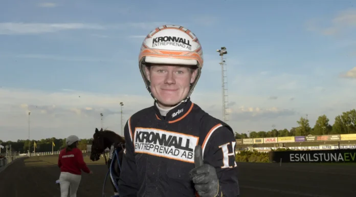 malte handfast tummen upp efter v75 segern 1440x922 jpg