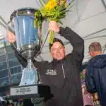 Inför V85 AXEVALLA (lördag): David Persson mot nya segerpokaler david persson med bucklan 1440x960 jpg