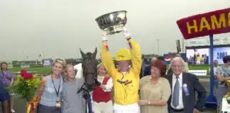 Hambletonian lämnar Meadowlands scarlet knight 1440x945 jpg
